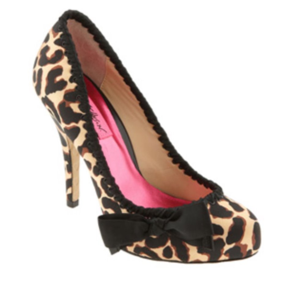 Betsey Johnson Nelson Leopard Print Pumps Size 8M